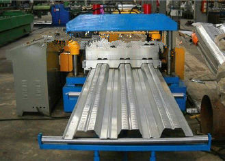 機械、機械を形作る床タイル ロールを形作る電流を通された鋼鉄橋床ロール